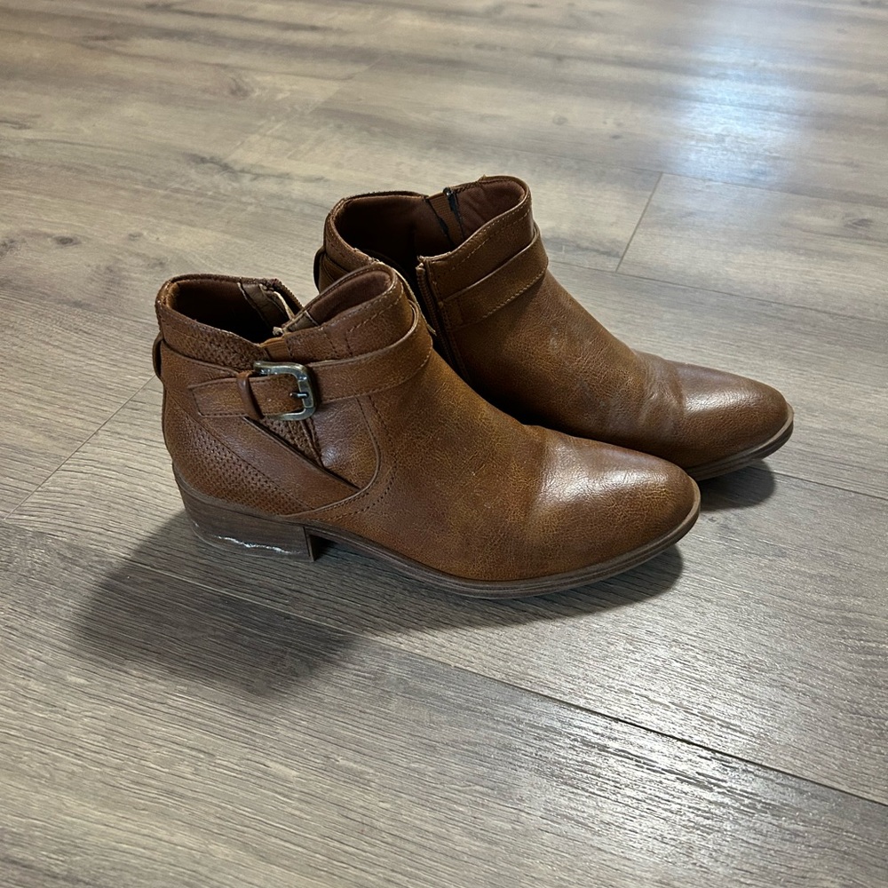 Baretraps Brown waterproof ankle boot size 9